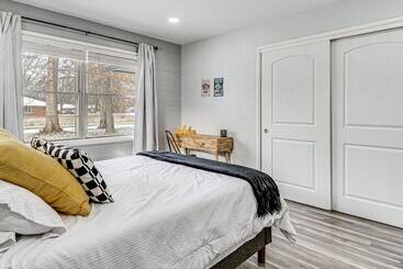 קוטג'' Modern Home ~ 6 Mi To Downtown Indy: Pets Welcome!
