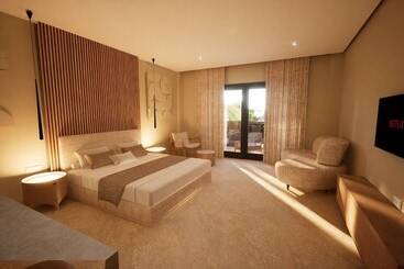 Noble Hotel Suites - Adults Only