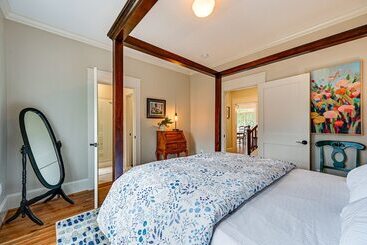 별장 Spacious Salem Winston Home W/ Deck!