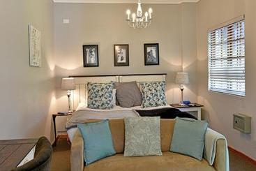 تختخواب و صبحانه Bloemstantia Guest House