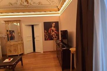 آپارتمان Duca Di Sarro Le Suites