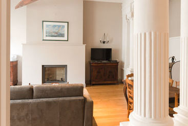 Grandplace Lombard Apartments