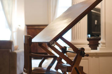 Grandplace Lombard Apartments