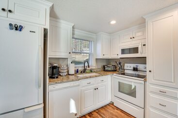 بيت ريفى Anderson Home W/ Dock & Patio Near Clemson U!