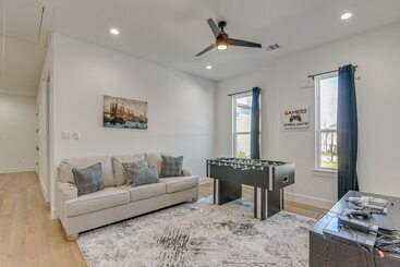 کلبه Centrally Located Home ~ 1 Mi To Toyota Center!
