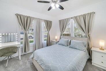 کلبه Charming San Antonio Home ~ 2 Mi To The Alamo!
