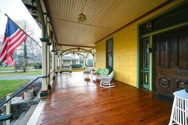 茅舍 Historic Chambersburg Home W/ Pool + Game Rooms!