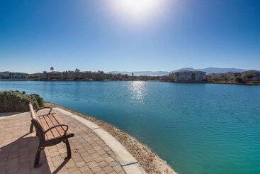 コテージ Indio Oasis W/ Heated Saltwater Pool + Hot Tub!