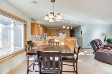 コテージ Lakefront Aitkin Home W/ Sunroom: Walk To Beach!