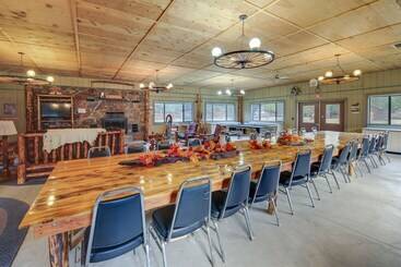 Сельский дом Quaint Deborgia Retreat: Black Diamond Guest Ranch
