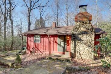 茅舍 Dog Friendly Burnsville Cabin Rental Near Hiking!