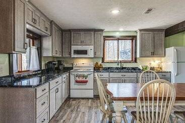 بيت ريفى Serene Tell City Retreat Near Hiking & Skiing!