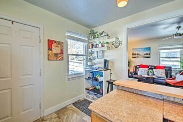 コテージ Charming Central Lynchburg Hideout W/ Patio!