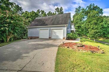 별장 Charming Trenton Home W/ Mtn Views & Patio!
