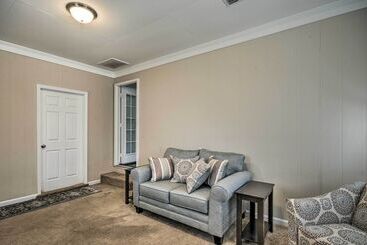 کلبه Convenient Augusta Home W/ Private Yard!