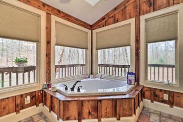 별장 Cozy Conyers Cabin W/ Fireplace & Pool Table!