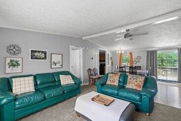 קוטג'' Eatonton Home W/ Dock & Lake Sinclair Views!