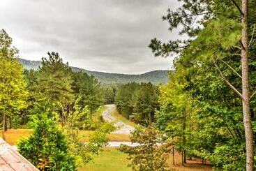 茅舍 Grand Ellijay Cabin W/ Mountain Views & Pool Table