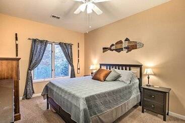 بيت ريفى Lake Hartwell Home W/ Private Dock & Hot Tub!