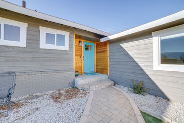 کلبه Modern Reno Home W/ Mountain View: Near Downtown!