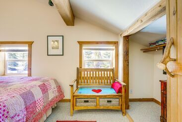 Сельский дом Mountain Chalet Getaway: Steps To Crystal River!