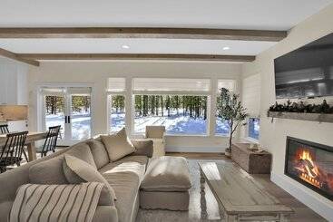 별장 Mountain Home W/ Private Hot Tub & River Access!