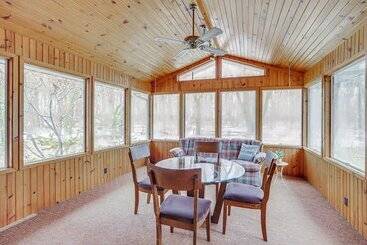 קוטג'' Peaceful + Quiet Home In Nappanees Countryside!