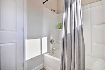 کلبه Sleek + Sunny Decatur Home Near Dtwn Atlanta!