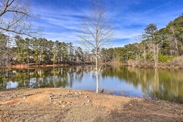קוטג'' Spacious Atlanta Home W/ Deck & Seasonal Pool!