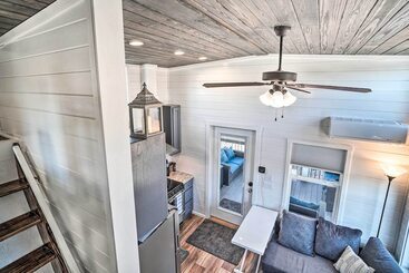茅舍 Splendid Tiny Home With Fire Pit ~ 2 Mi To Lake!