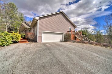 Сельский дом Stunning Sky Valley Home W/ Mountain Views!
