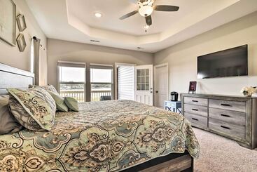کلبه Waterfront Paradise W/ Deck ~ 1/2 Mi To Beach