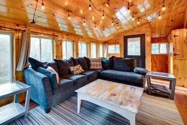 بيت ريفى Cozy Bethlehem Family Cabin Near Skiing & Hiking!