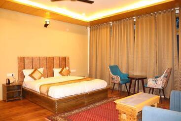 فندق Karakoram Residency