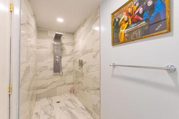 هتل آپارتمان Studio Palms Bc