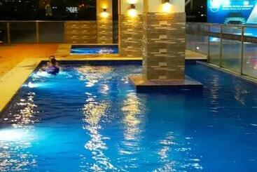 מלון דירות Sunvida Tower Condominium