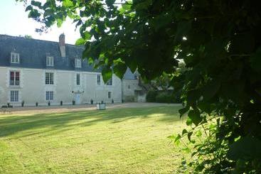 تختخواب و صبحانه Château De Paradis