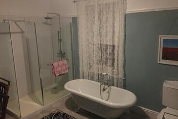 مبيت وإفطار Newberry Beach Lodge