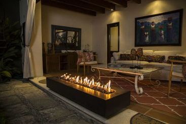 تختخواب و صبحانه Serendipity Boutique