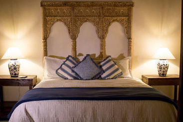 تختخواب و صبحانه Serendipity Boutique