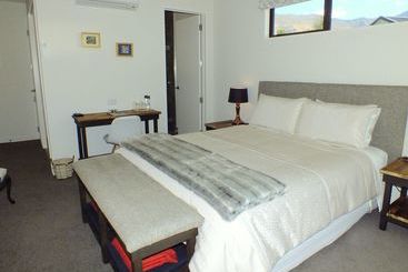 تختخواب و صبحانه Copper Beech Wanaka  Luxury Accommodation