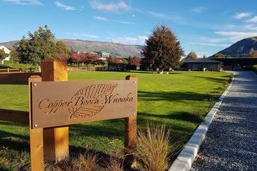 تختخواب و صبحانه Copper Beech Wanaka  Luxury Accommodation