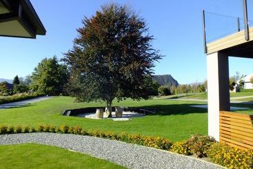 تختخواب و صبحانه Copper Beech Wanaka  Luxury Accommodation