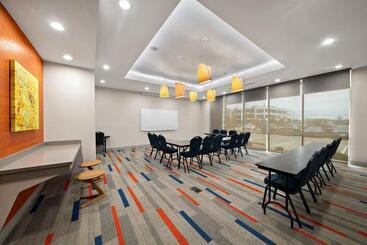هتل Four Points By Sheraton Plano