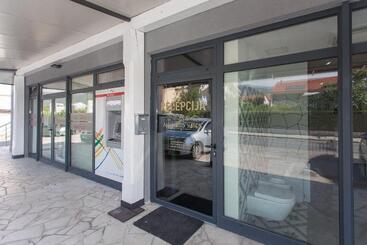 הוסטל All Saints B&b Kastela