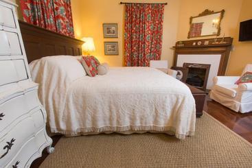 تختخواب و صبحانه The Guest House At Gulfport Landing