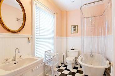 تختخواب و صبحانه Kennebec Inn