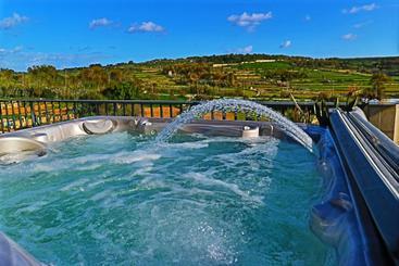 Stunning Views 4 Bedrooms Penthouse In Marsaxlokk