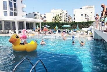 هتل Perandor Beach