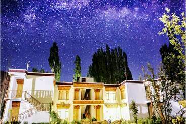 Hotel Tih Hundar Resort   Nubra
